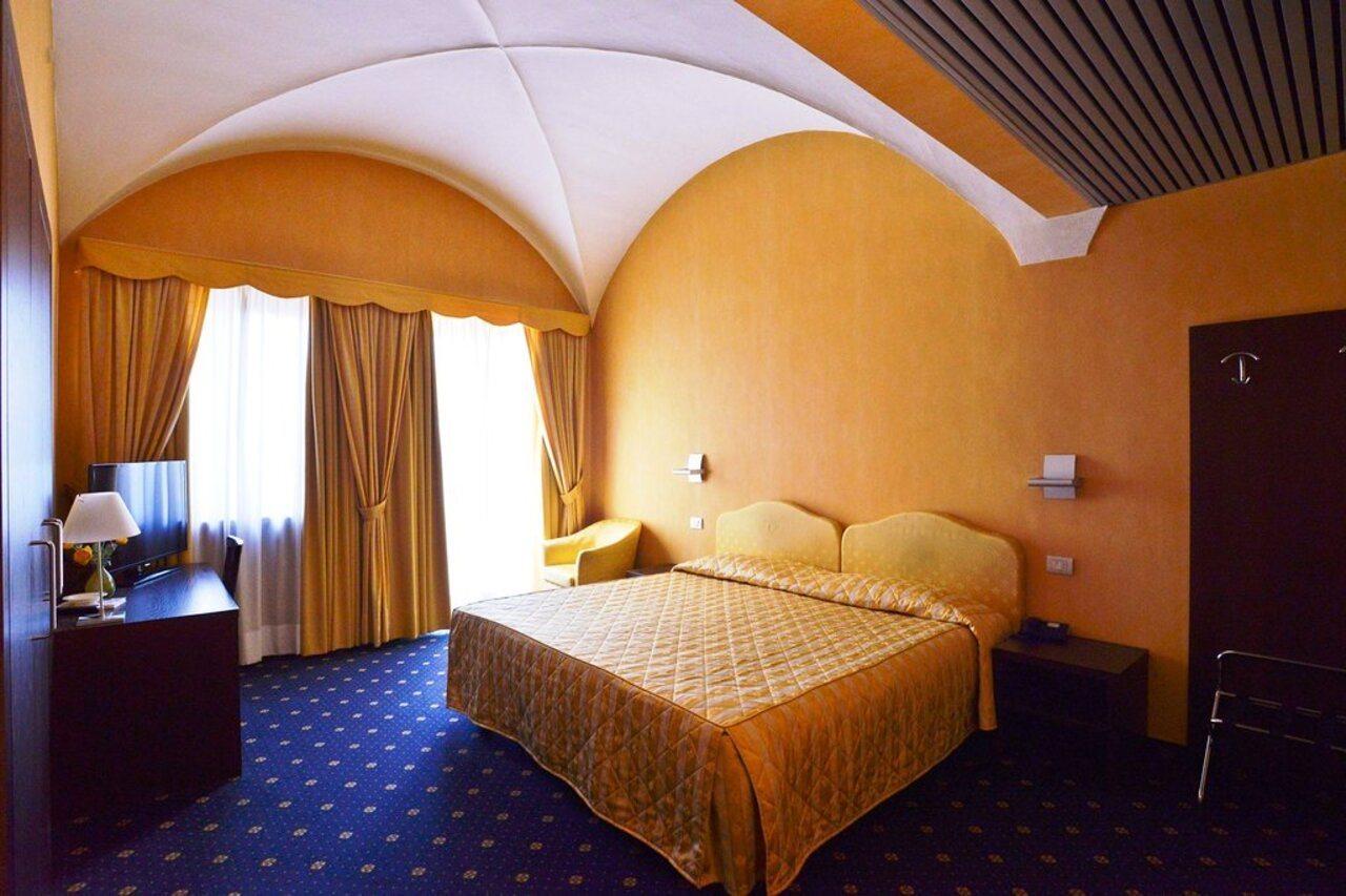 Albergo Della Torre Dal 1891 Trescore Balneario Bagian luar foto
