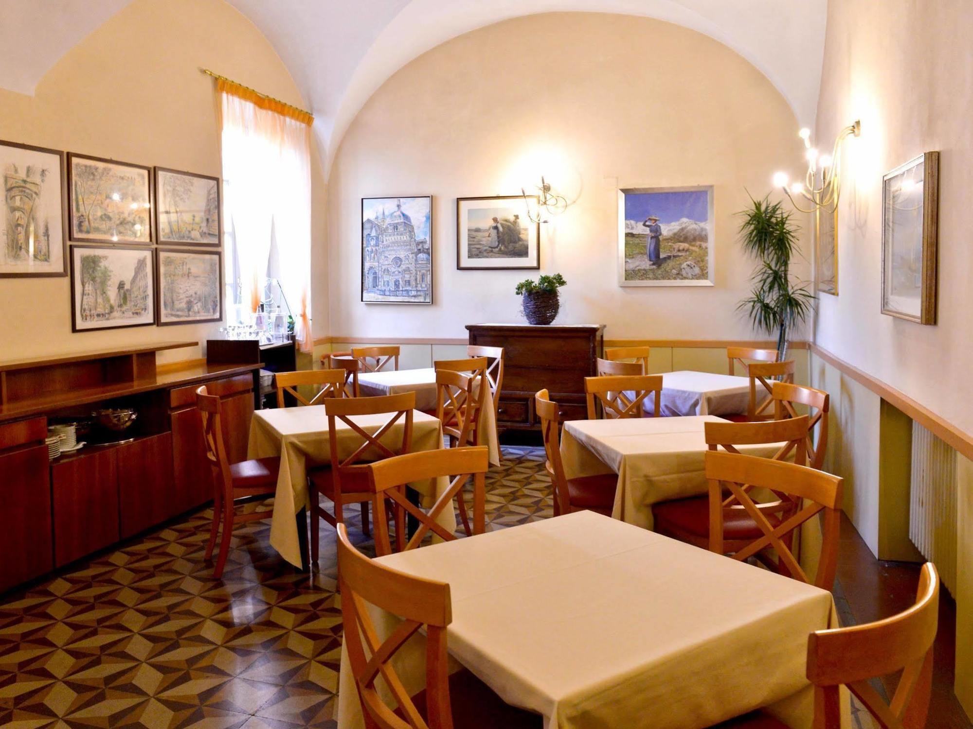Albergo Della Torre Dal 1891 Trescore Balneario Bagian luar foto
